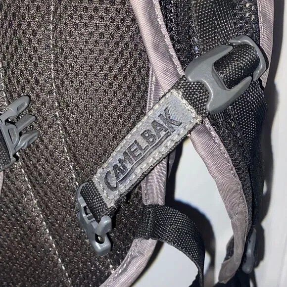 CamelBak Hydration Backpack 2.5 Liters Hiking Backpack - Picture 4 of 6